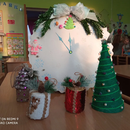Выставка поделок  "Новогодние  фантазии"